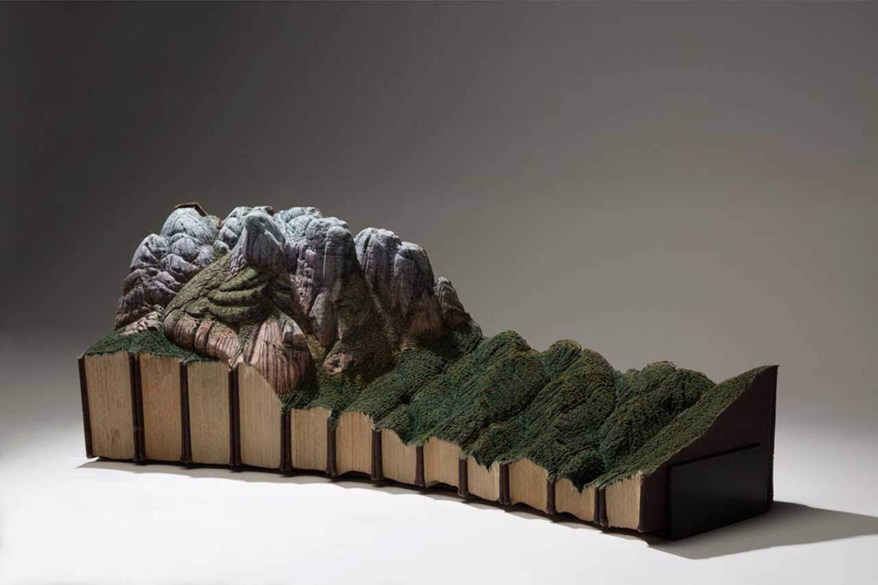 You are currently viewing Artist Creates Amazing Sculptures By Carving Books