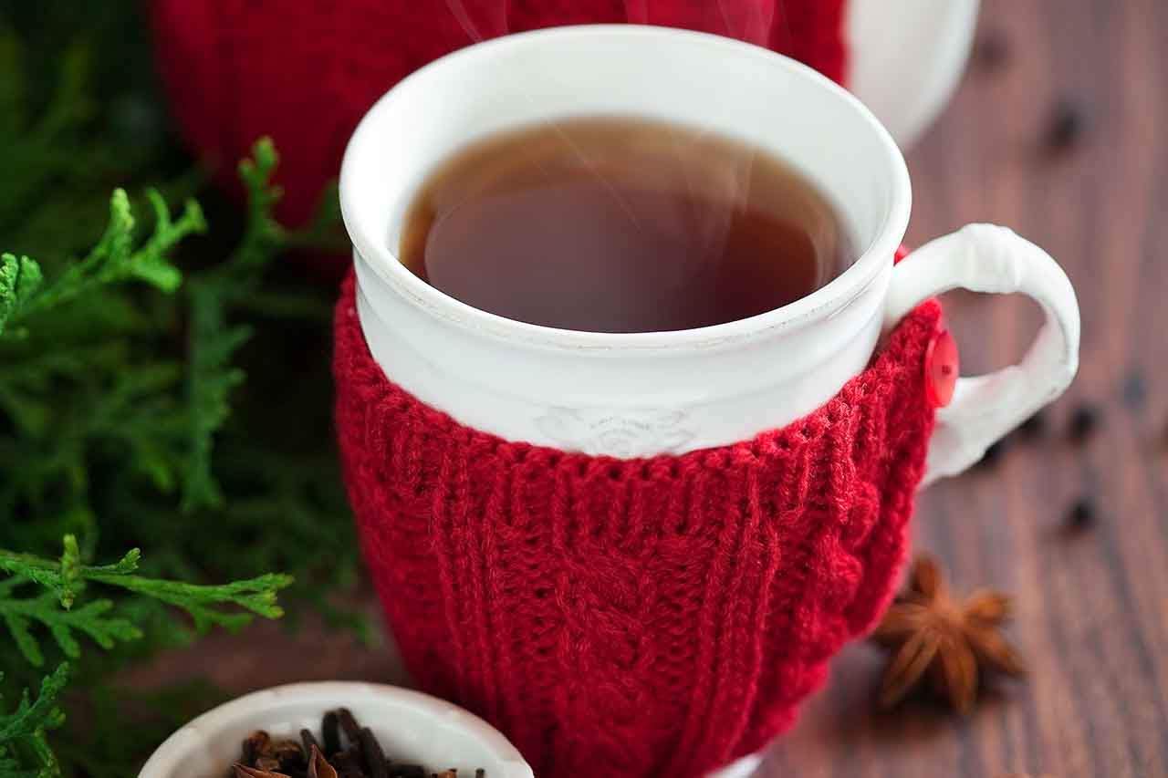 You are currently viewing 10 Herbal Teas You Should Be Drinking To Survive This Winter