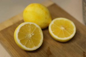 Read more about the article Lemon Cure For Dental Care