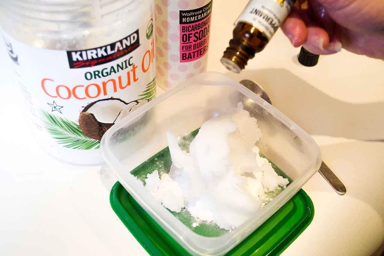 You are currently viewing The Most Popular Ingredients For DIY Toothpaste & How To Make One